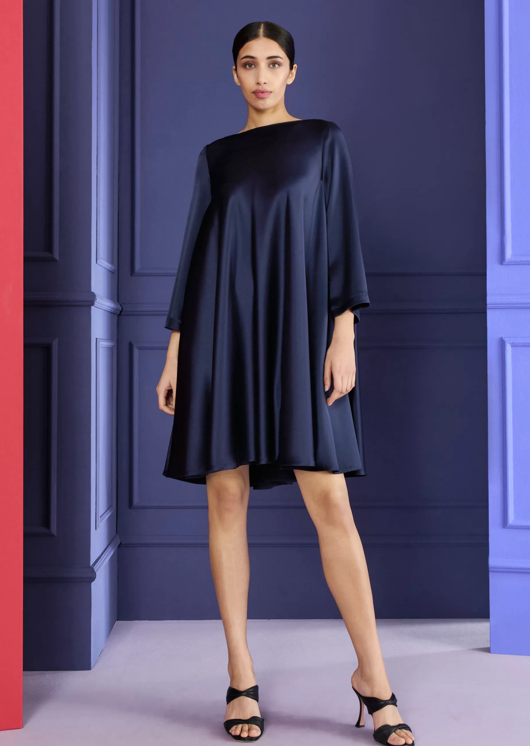 Hot Talbot Runhof Cocktailkleid Loggia2 Nachtblau