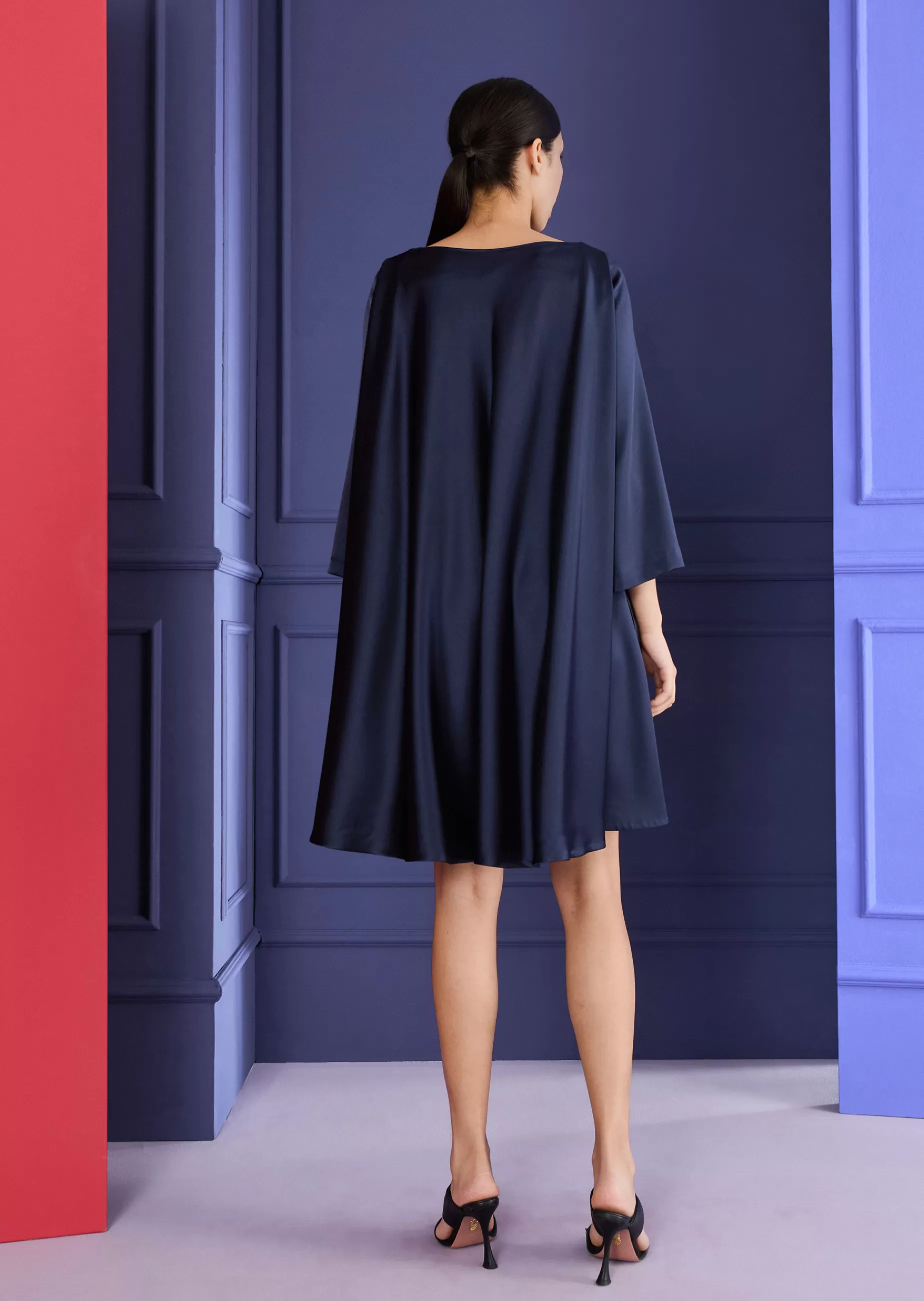 Hot Talbot Runhof Cocktailkleid Loggia2 Nachtblau
